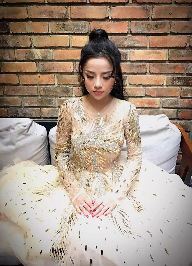 Hé lộ bạn gái siêu xinh của thủ môn Văn Lâm